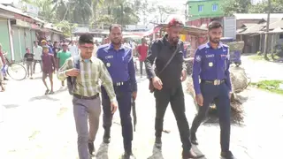 কোটি টাকা ঋণ দিতে এসে সহকারীসহ ‘ব্যাংকের চেয়ারম্যান ও গ্রুপের এমডি’ আটক